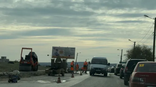 Новости » Общество: Движение затруднено: на Куль-Обинском шоссе идут дорожные работы