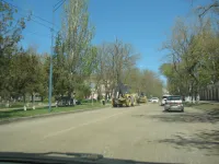 В Керчи минувшей ночью продолжили фрезеровать дорогу по Кирова