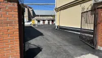 Новости » Общество: Уложили асфальт: на Пирогова, 21 двор стал без ям