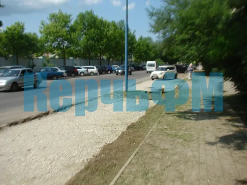 Новости » Общество: Новые парковки по Кирова в Керчи ждут асфальтировки почти неделю