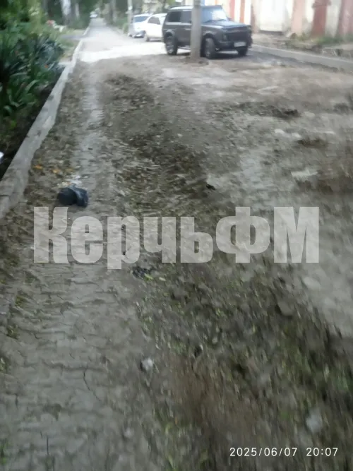 Новости » Коммуналка: Очередной "недодел" оставили дорожные службы в Керчи