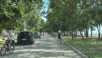 Пешеходы игнорируют новый тротуар на ул.Черноморской в Керчи
