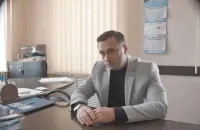 С Днем медработника керчанка поздравляет главного врача горбольницы №1