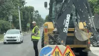 На Кирова в нескольких местах частично перекрыта дорога