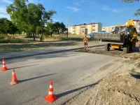 Новости » Общество: В Керчи асфальтируют дорогу по улице Архиепископа Луки Войно-Ясенецкого