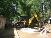 В Керчи водоканал ликвидирует очередной серьезный порыв на улице 12 Апреля