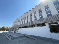 Новости » Общество: Ремонт фасада дворца спорта «Судостроитель» - на завершающей прямой