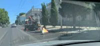 Новости » Общество: Возле остановок "Музей" в Керчи с обеих сторон движения ведутся работы