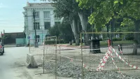 Новости » Коммуналка: На Пролетарской водоканал на дороге оставил очередную яму