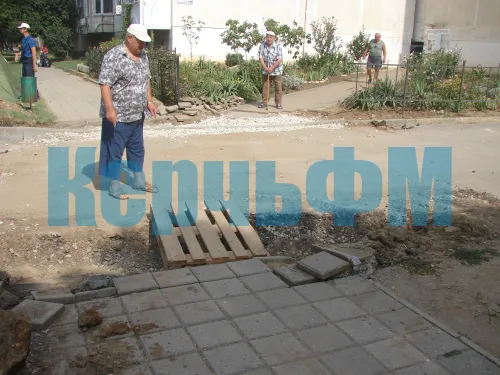Новости » Общество: В Керчи на переходе по дороге-дублеру сложилась трудно преодолимая ситуация