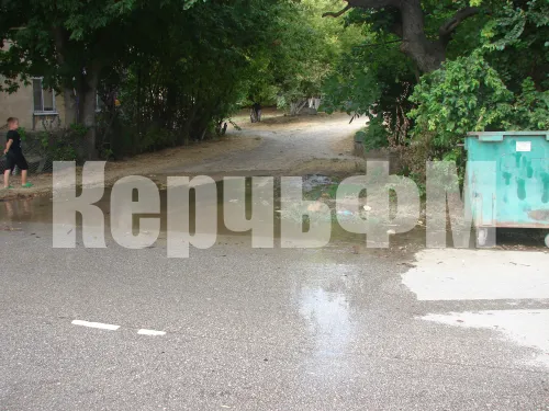 Новости » Коммуналка: В поселке Капканы произошел порыв водовода