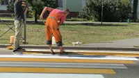 Новости » Общество: Безопасность на дорогах: возле школ в Керчи появляется новая разметка