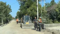 Новости » Общество: На улице Урицкого в Керчи приступили к ремонту дороги