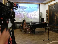 Новости » Культура: В Керчи открылась выставка мастера художественной вышивки Элеоноры Царевской