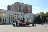 У ДК «Корабел» восстанавливают подсветку памятника корабелам