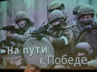 Новости » Культура: В Керчи в честь Дня города прошло представление программы «Товарищ Кино» под девизом «На пути к Победе»