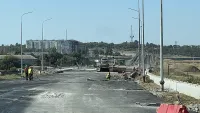 Новости » Общество: В Керчи на путепроводе через улицу Будённого начали укладывать асфальт