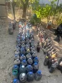 Полицейские Крыма пресекли продажу полутора тонн опасного суррогатного алкоголя