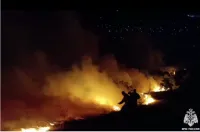 Новости » Криминал и ЧП: На востоке Крыма всю ночь тушили крупный пожар 400 человек