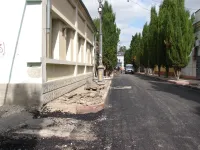 Новости » Общество: В Керчи на Циолковского укладывают первый слой асфальта