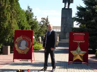 Новости » Общество: Город-герой Керчь в свой День города почтил память защитников, павших в годы ВОВ