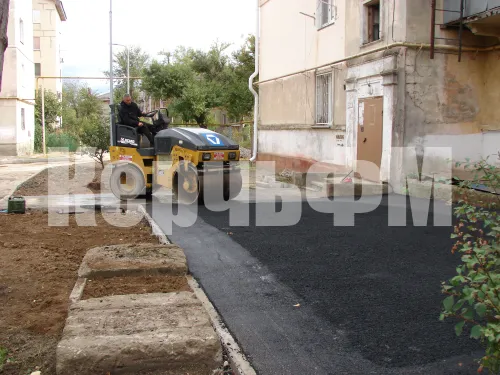 В Керчи быстрыми темпами ведется благоустройство жилого квартала района Фестивальной,6