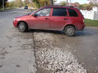 В керченском микрорайоне Капканы жители жалуются на кое-как засыпанные траншеи