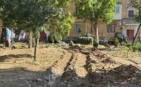 Новости » Общество: В Керчи продолжается благоустройство дворов МКД по Бульвару Пионеров, 2/5