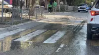 Новости » Коммуналка: Район в Керчи остался без воды: на Сморжевского произошел порыв водовода