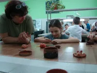 Новости » Культура: Воспитанники керченской спортивной школы-интерната в выходной постигали азы гончарного мастерства