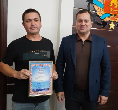 Новости » Общество: Специалистов "СТГ-Юг" за ремонт автомагистралей Керчи отметили городскими наградами