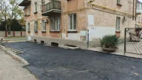 По 2-му Портовому переулку в Керчи завершили ремонт дороги и тротуаров