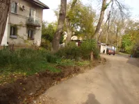 Жители домов по Казакова, 44, 46 в Керчи не могут дождаться благоустройства своих территорий