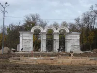 Новости » Общество: В Приморском парке Керчи установили первые спортивные элементы