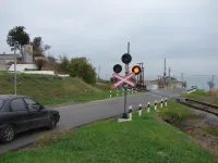 На ж/д переезде по дороге в Еникале водители не могут дождаться зеленого сигнала светофора