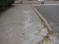 Новости » Общество: Керчане недовольны новым тротуаром по 2-му Портовому переулку