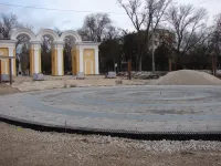 Новости » Общество: Обновление двух общественных пространств в Керчи не успели выполнить в срок