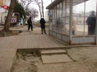 Новости » Общество: Возле остановки "Луч" в Керчи обещают сделать полноценный тротуар