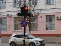 Новости » Общество: На Кирова в Керчи ветром развернуло светофор