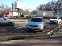 Новости » Общество: Керченские автомобилисты крайне недовольны новой парковкой у магазина "Белочка"