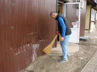 Сегодня утром в Керчи иномарка врезалась в стену магазина