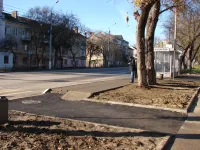 В Керчи восстановили подход к пешеходному переходу у остановки "Казакова"