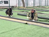 Новости » Общество: На спортивной площадке по шоссе Героев Сталинграда, 56 укладывают искусственный газон