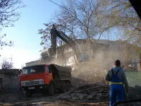 Новости » Общество: В Керчи снесли очередной аварийный дом