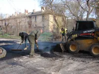 На улице Энгельса в Керчи асфальтируют съезды