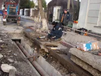 Новости » Коммуналка: Сегодня в Керчи тепловики устраняли порыв на сетях на улице Дубинина