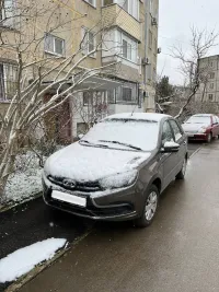 Водителей в Керчи штрафуют за парковку на тротуарах и газонах