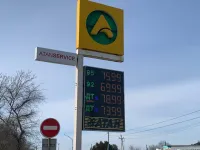 Новости » Общество: Сегодня на заправках "АТАН" в Керчи незначительно подешевело топливо