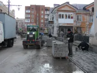 Новости » Общество: В Милицейском переулке Керчи новые тротуары почти готовы