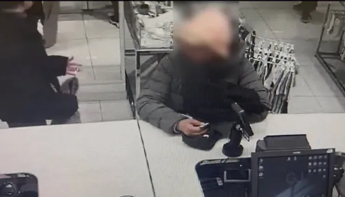 Крымчанка выбросила карту после того, как потратила все чужие деньги